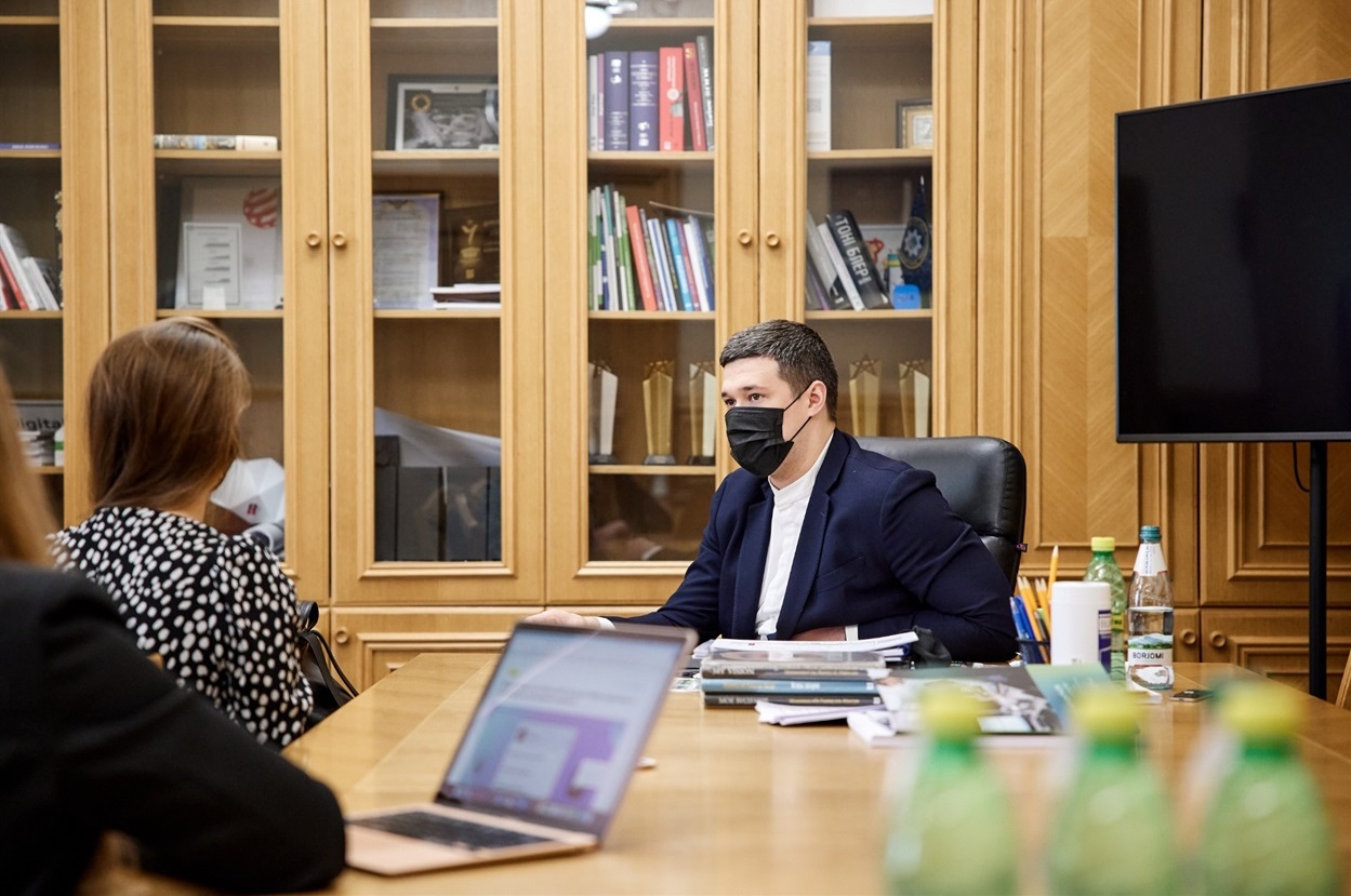 "Цифровізація — це зручність отримання послуг, де людям не потрібно давати хабарі та витрачати свій час"