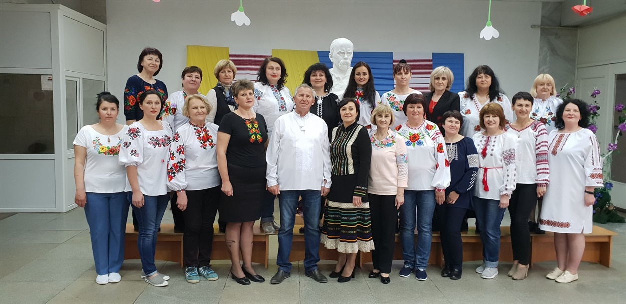 Колективи відділу освіти, культури, молоді та спорту РДА, методичного кабінету, будинку культури, та бібліотеки