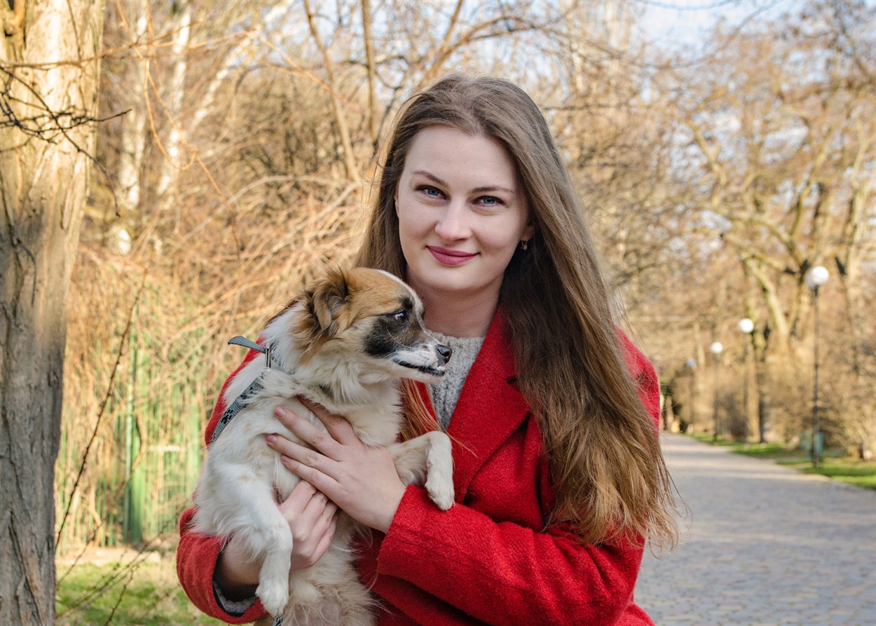 Вікторія та її собака Білка 