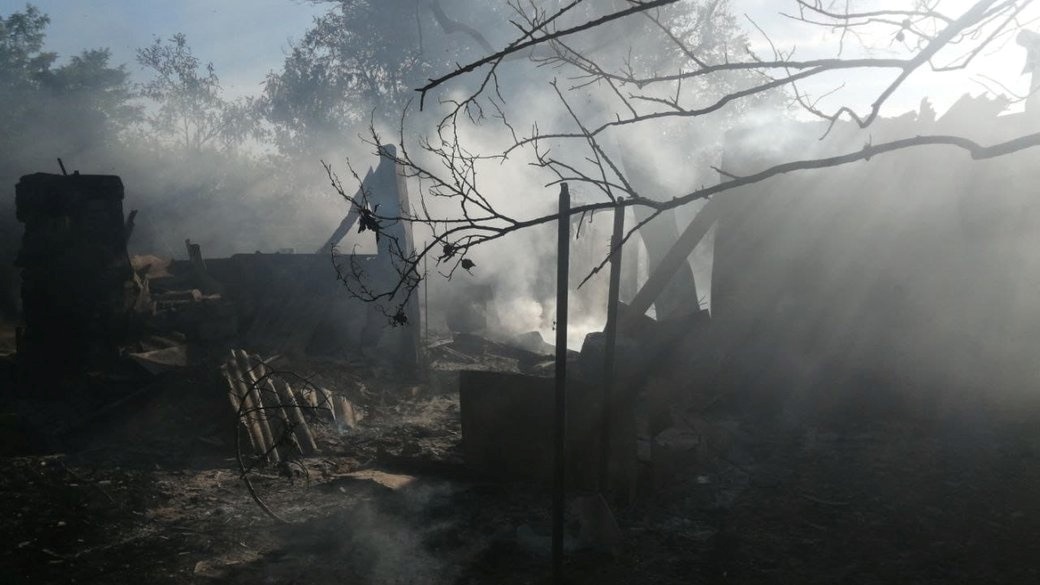 Через обстріли ворога у Кочубеївській громаді пожежа